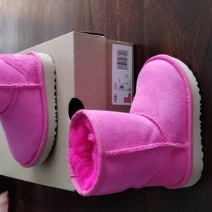 SOLD - Classic UGG boots baby girl, US 6, New